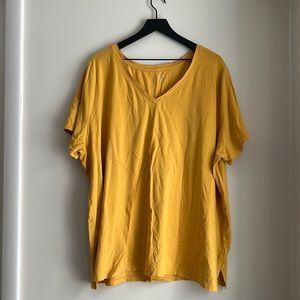 Mustard yellow v neck tee